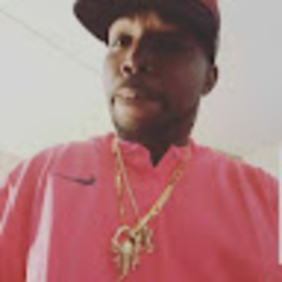 Meet your Posher, Dee - Picture 1 of 1